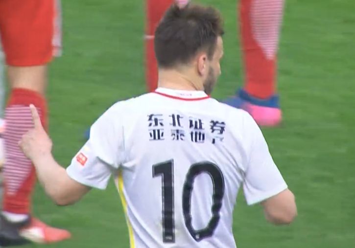 当然，“群演”们的戏份不止于此。